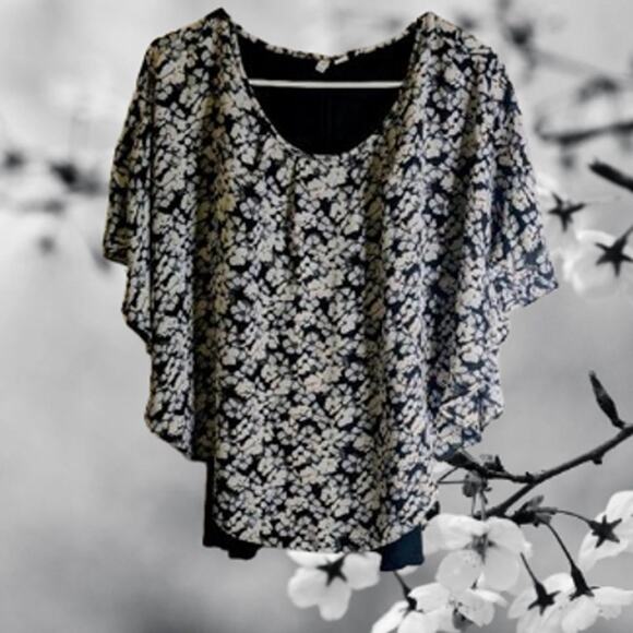 Ellen med poncho top with shell lining polyester blend floral woman's blouse. - Picture 1 of 1